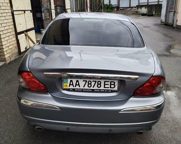 Серый Ягуар Х-Тайп, объемом двигателя 2.5 л и пробегом 162 тыс. км за 5900 $, фото 1 на Automoto.ua