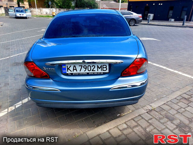 Синий Ягуар Х-Тайп, объемом двигателя 2.1 л и пробегом 203 тыс. км за 5300 $, фото 1 на Automoto.ua