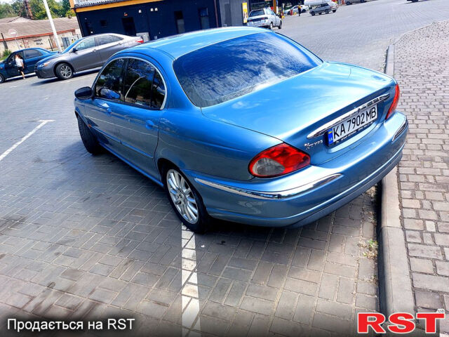 Синий Ягуар Х-Тайп, объемом двигателя 2.1 л и пробегом 203 тыс. км за 5300 $, фото 2 на Automoto.ua