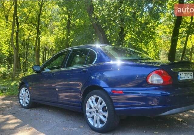 Синий Ягуар Х-Тайп, объемом двигателя 2 л и пробегом 168 тыс. км за 4000 $, фото 1 на Automoto.ua