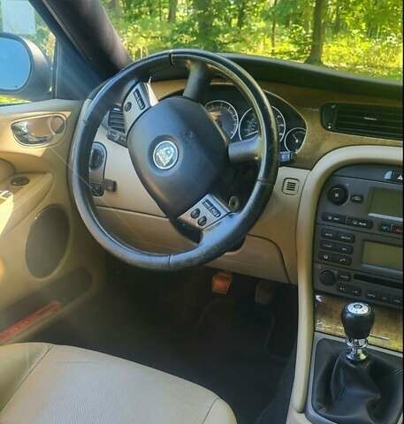 Синий Ягуар Х-Тайп, объемом двигателя 2 л и пробегом 168 тыс. км за 4000 $, фото 6 на Automoto.ua