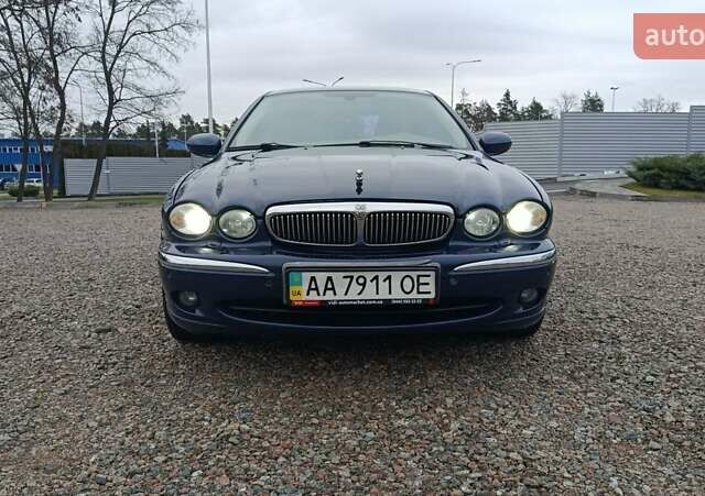 Синий Ягуар Х-Тайп, объемом двигателя 2.5 л и пробегом 114 тыс. км за 6000 $, фото 2 на Automoto.ua