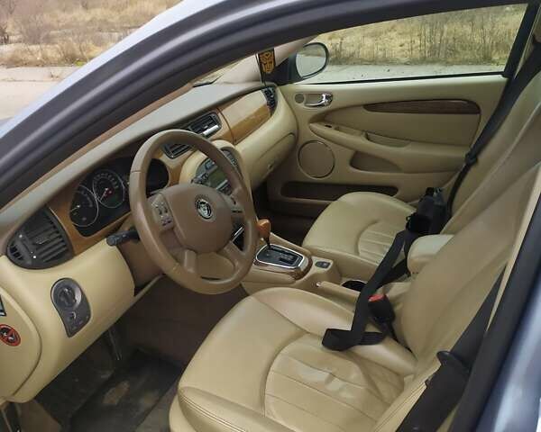 Синий Ягуар Х-Тайп, объемом двигателя 2.5 л и пробегом 220 тыс. км за 5700 $, фото 14 на Automoto.ua