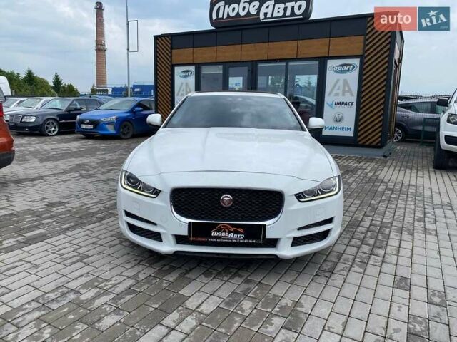 Белый Ягуар XE, объемом двигателя 2 л и пробегом 145 тыс. км за 13400 $, фото 1 на Automoto.ua