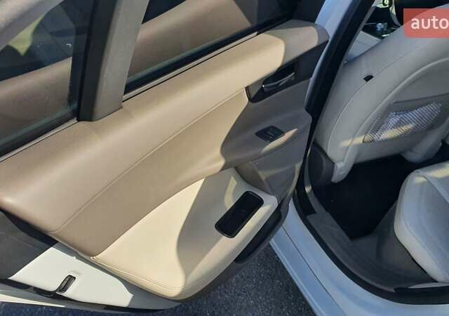 Білий Ягуар XE, об'ємом двигуна 2 л та пробігом 180 тис. км за 16500 $, фото 12 на Automoto.ua