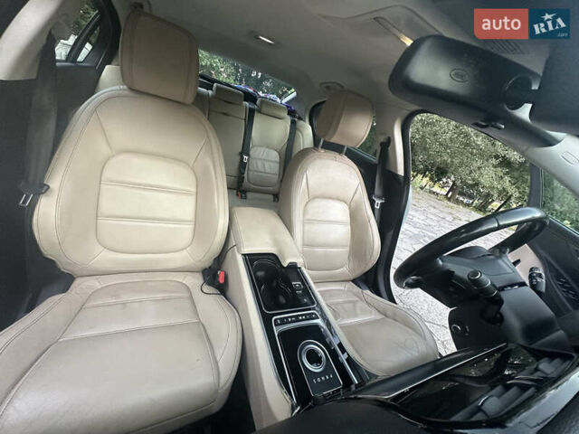 Белый Ягуар XE, объемом двигателя 2 л и пробегом 130 тыс. км за 18500 $, фото 9 на Automoto.ua