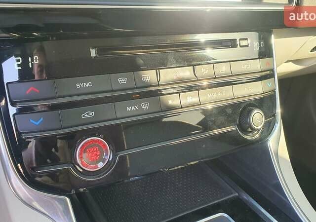 Білий Ягуар XE, об'ємом двигуна 2 л та пробігом 180 тис. км за 16500 $, фото 19 на Automoto.ua