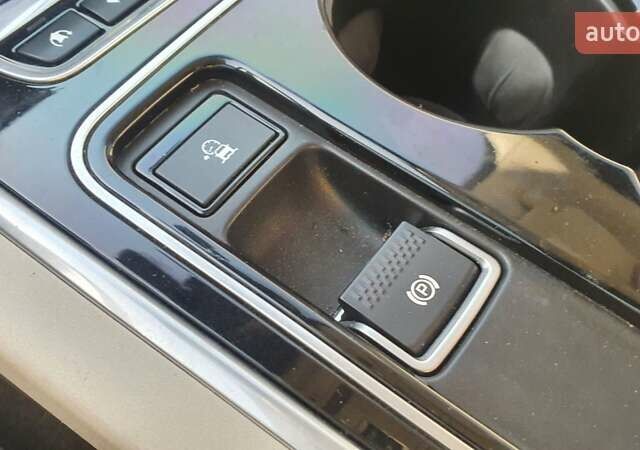 Білий Ягуар XE, об'ємом двигуна 2 л та пробігом 180 тис. км за 16500 $, фото 25 на Automoto.ua