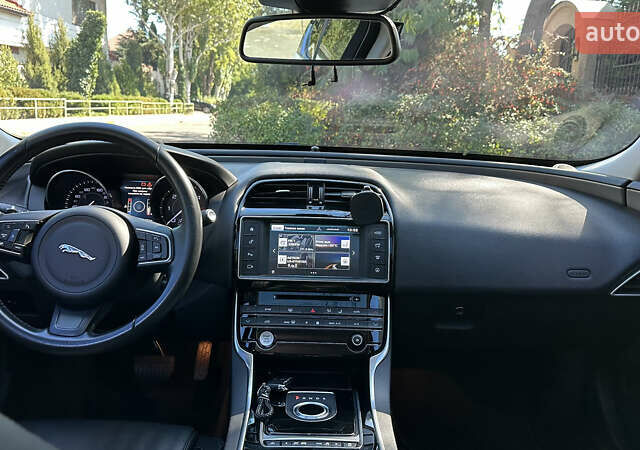 Белый Ягуар XE, объемом двигателя 2 л и пробегом 115 тыс. км за 14500 $, фото 14 на Automoto.ua