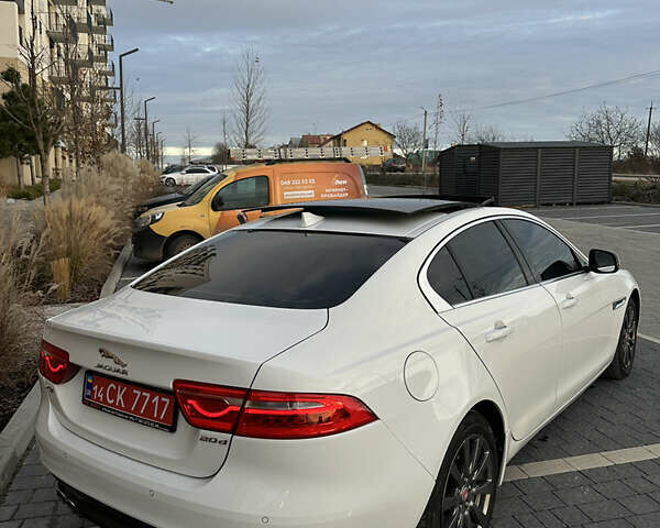 Белый Ягуар XE, объемом двигателя 2 л и пробегом 150 тыс. км за 13500 $, фото 4 на Automoto.ua