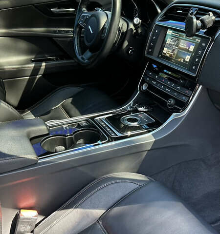 Белый Ягуар XE, объемом двигателя 2 л и пробегом 115 тыс. км за 14500 $, фото 18 на Automoto.ua