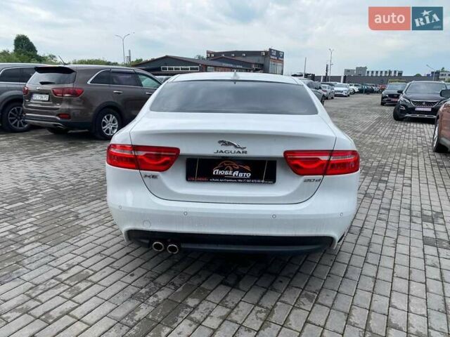 Белый Ягуар XE, объемом двигателя 2 л и пробегом 145 тыс. км за 13400 $, фото 4 на Automoto.ua