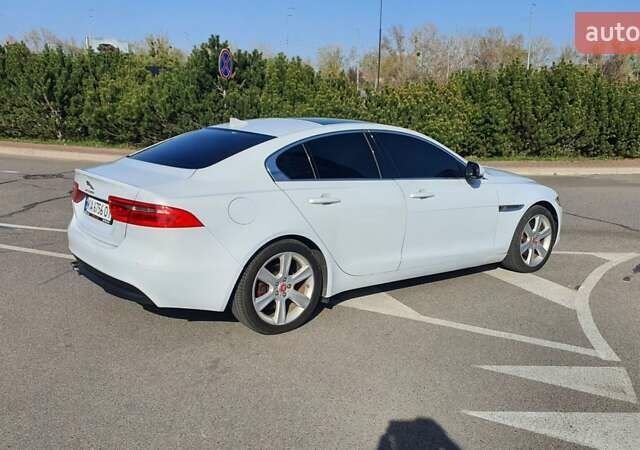 Білий Ягуар XE, об'ємом двигуна 2 л та пробігом 180 тис. км за 16500 $, фото 5 на Automoto.ua