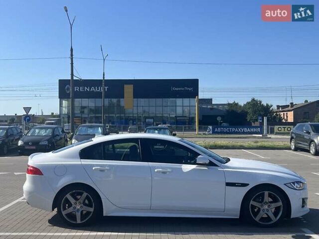 Белый Ягуар XE, объемом двигателя 2 л и пробегом 156 тыс. км за 15800 $, фото 2 на Automoto.ua