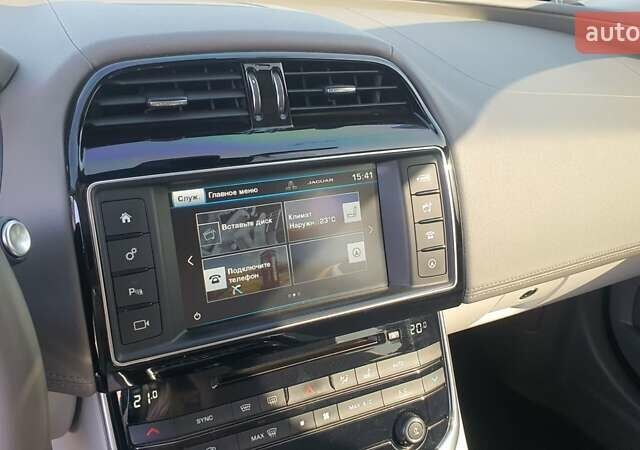 Білий Ягуар XE, об'ємом двигуна 2 л та пробігом 180 тис. км за 16500 $, фото 17 на Automoto.ua