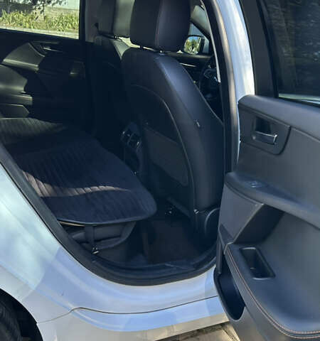 Белый Ягуар XE, объемом двигателя 2 л и пробегом 115 тыс. км за 14500 $, фото 21 на Automoto.ua