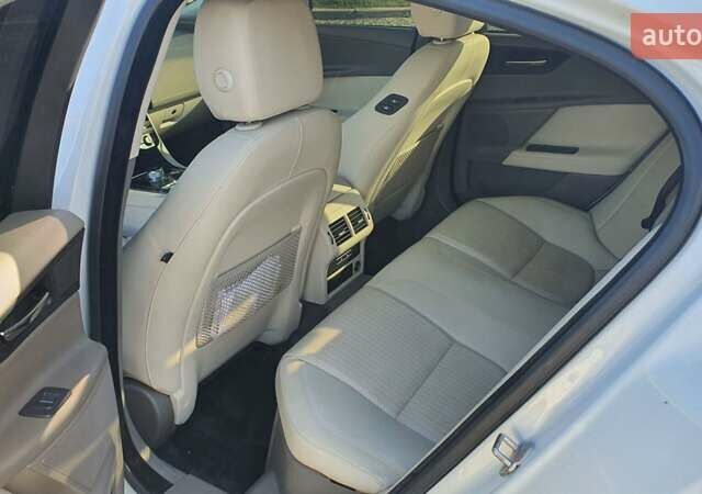 Білий Ягуар XE, об'ємом двигуна 2 л та пробігом 180 тис. км за 16500 $, фото 11 на Automoto.ua