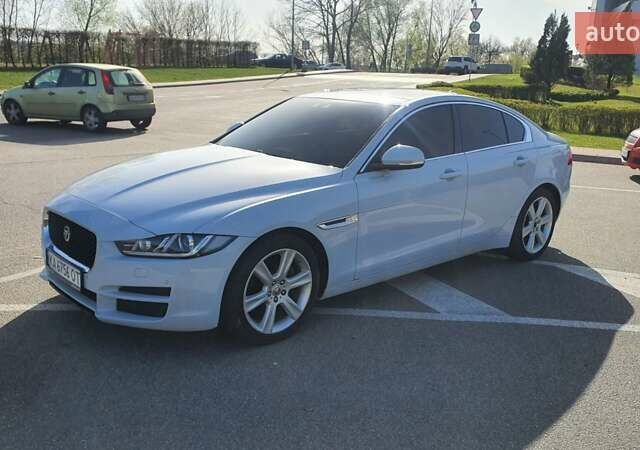 Білий Ягуар XE, об'ємом двигуна 2 л та пробігом 180 тис. км за 16500 $, фото 3 на Automoto.ua