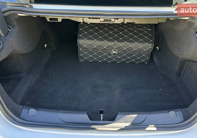 Белый Ягуар XE, объемом двигателя 2 л и пробегом 115 тыс. км за 14500 $, фото 22 на Automoto.ua