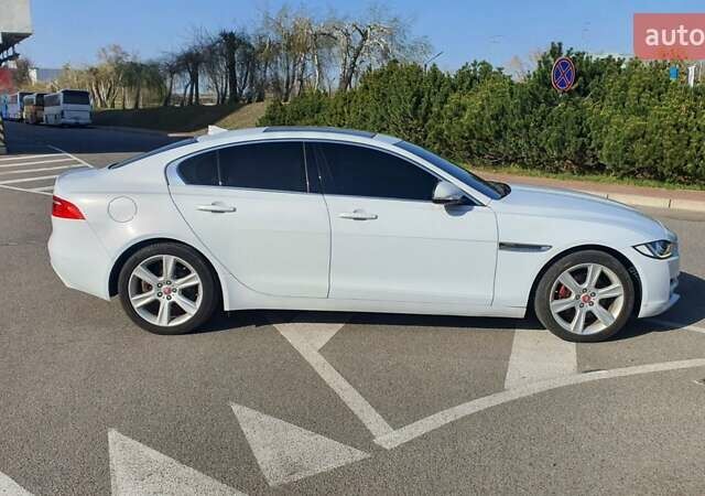 Білий Ягуар XE, об'ємом двигуна 2 л та пробігом 180 тис. км за 16500 $, фото 6 на Automoto.ua