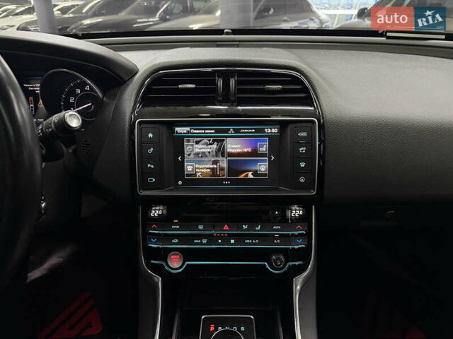 Белый Ягуар XE, объемом двигателя 2 л и пробегом 51 тыс. км за 15500 $, фото 16 на Automoto.ua