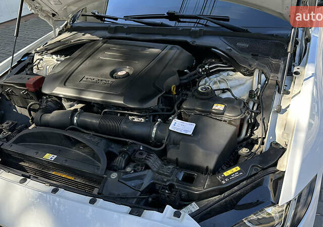 Белый Ягуар XE, объемом двигателя 2 л и пробегом 115 тыс. км за 14500 $, фото 25 на Automoto.ua