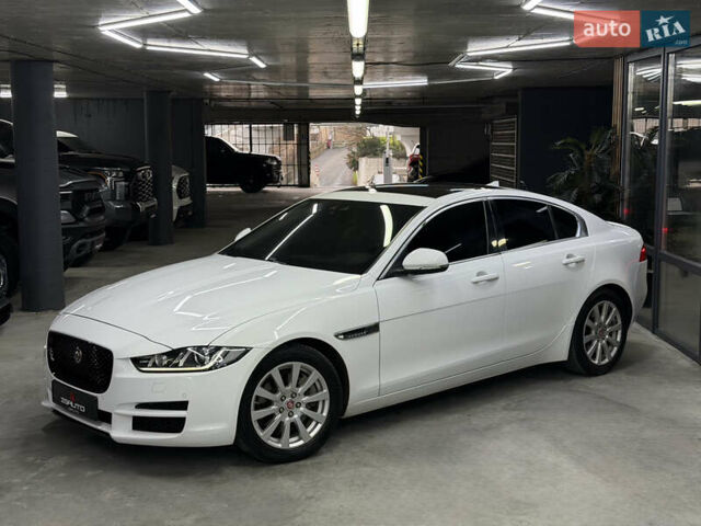 Белый Ягуар XE, объемом двигателя 2 л и пробегом 51 тыс. км за 15500 $, фото 8 на Automoto.ua