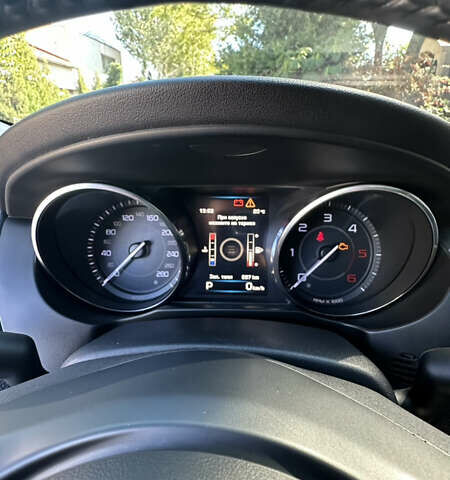 Белый Ягуар XE, объемом двигателя 2 л и пробегом 115 тыс. км за 14500 $, фото 10 на Automoto.ua