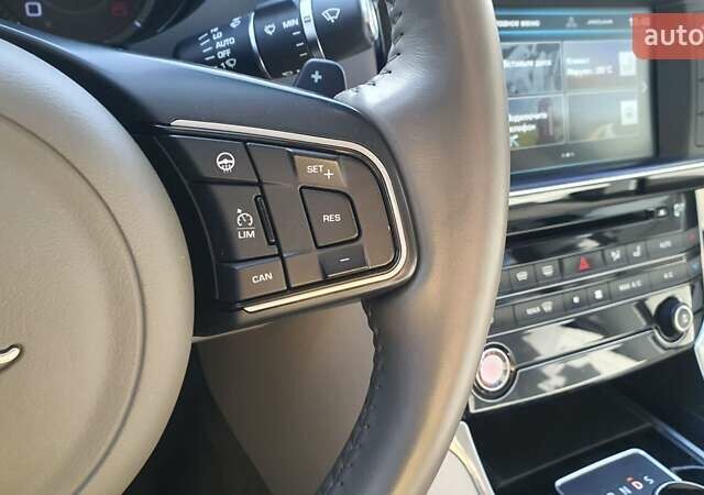 Білий Ягуар XE, об'ємом двигуна 2 л та пробігом 180 тис. км за 16500 $, фото 23 на Automoto.ua