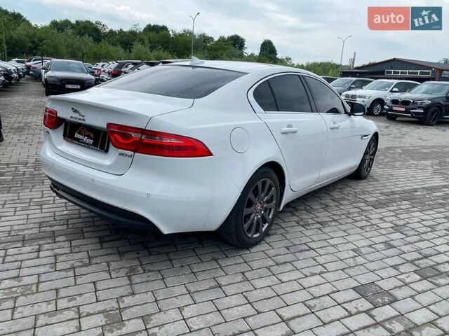 Белый Ягуар XE, объемом двигателя 2 л и пробегом 145 тыс. км за 13400 $, фото 5 на Automoto.ua