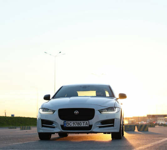 Белый Ягуар XE, объемом двигателя 2 л и пробегом 136 тыс. км за 19000 $, фото 11 на Automoto.ua