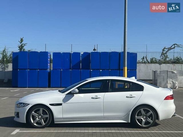 Белый Ягуар XE, объемом двигателя 2 л и пробегом 156 тыс. км за 15800 $, фото 4 на Automoto.ua