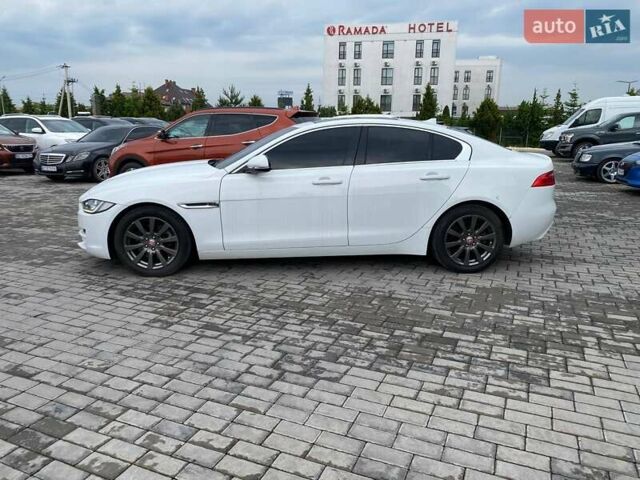 Белый Ягуар XE, объемом двигателя 2 л и пробегом 145 тыс. км за 13400 $, фото 3 на Automoto.ua