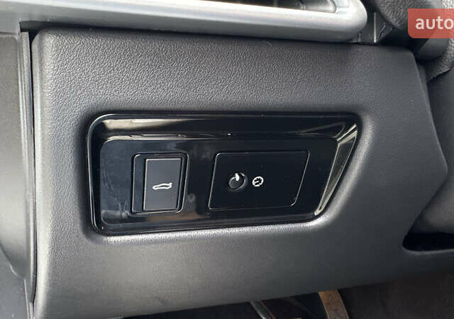 Белый Ягуар XE, объемом двигателя 2 л и пробегом 137 тыс. км за 16950 $, фото 49 на Automoto.ua