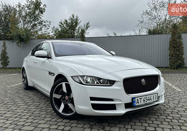 Белый Ягуар XE, объемом двигателя 2 л и пробегом 137 тыс. км за 16950 $, фото 2 на Automoto.ua