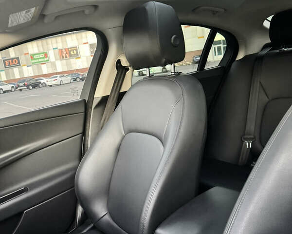 Белый Ягуар XE, объемом двигателя 2 л и пробегом 100 тыс. км за 15500 $, фото 16 на Automoto.ua