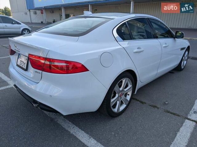 Белый Ягуар XE, объемом двигателя 2 л и пробегом 78 тыс. км за 16800 $, фото 8 на Automoto.ua