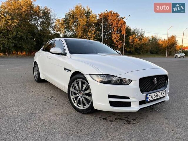 Белый Ягуар XE, объемом двигателя 2 л и пробегом 68 тыс. км за 16700 $, фото 29 на Automoto.ua