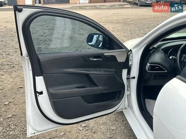 Білий Ягуар XE, об'ємом двигуна 0 л та пробігом 89 тис. км за 11300 $, фото 9 на Automoto.ua