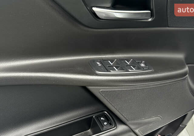 Белый Ягуар XE, объемом двигателя 2 л и пробегом 137 тыс. км за 16950 $, фото 42 на Automoto.ua