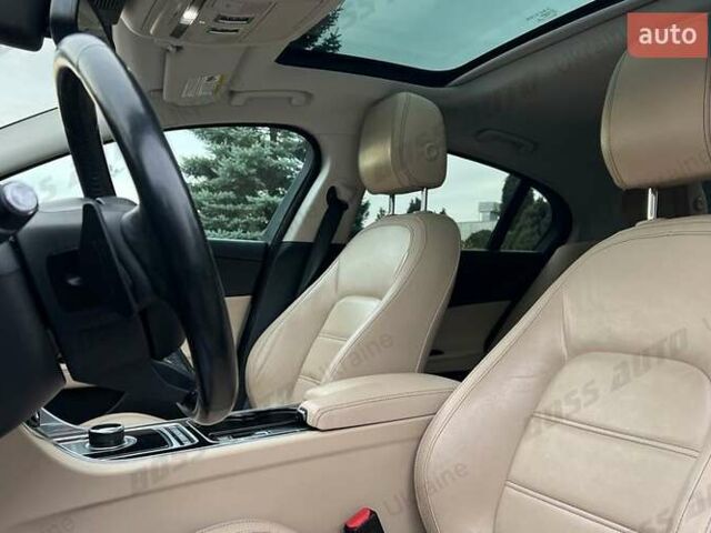 Белый Ягуар XE, объемом двигателя 2 л и пробегом 137 тыс. км за 14500 $, фото 5 на Automoto.ua