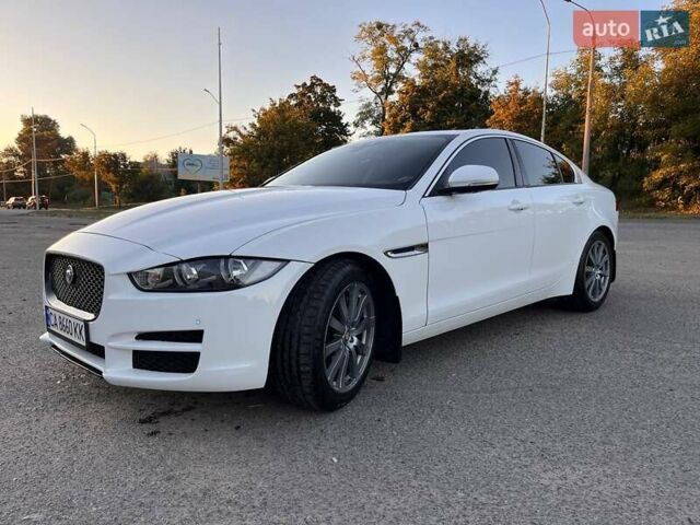 Белый Ягуар XE, объемом двигателя 2 л и пробегом 68 тыс. км за 16700 $, фото 31 на Automoto.ua