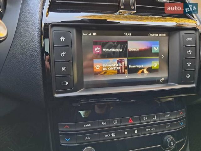 Белый Ягуар XE, объемом двигателя 2 л и пробегом 68 тыс. км за 16700 $, фото 3 на Automoto.ua