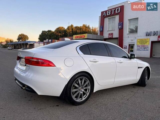 Белый Ягуар XE, объемом двигателя 2 л и пробегом 68 тыс. км за 16700 $, фото 25 на Automoto.ua