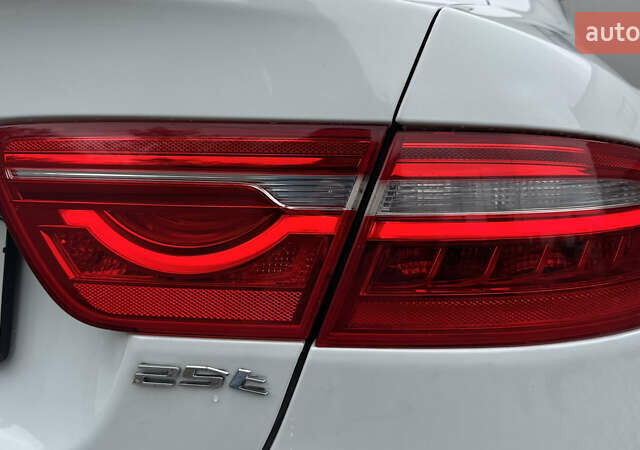 Белый Ягуар XE, объемом двигателя 2 л и пробегом 137 тыс. км за 16950 $, фото 30 на Automoto.ua