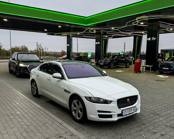 Белый Ягуар XE, объемом двигателя 2 л и пробегом 57 тыс. км за 14500 $, фото 18 на Automoto.ua