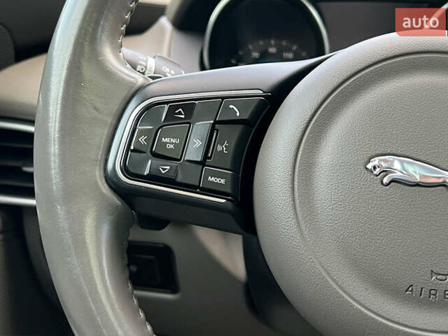 Белый Ягуар XE, объемом двигателя 2 л и пробегом 82 тыс. км за 14300 $, фото 21 на Automoto.ua