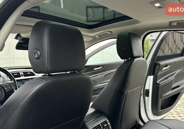 Белый Ягуар XE, объемом двигателя 2 л и пробегом 137 тыс. км за 16950 $, фото 38 на Automoto.ua