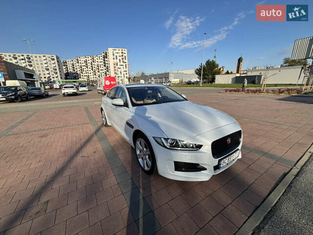 Белый Ягуар XE, объемом двигателя 2 л и пробегом 135 тыс. км за 16000 $, фото 7 на Automoto.ua