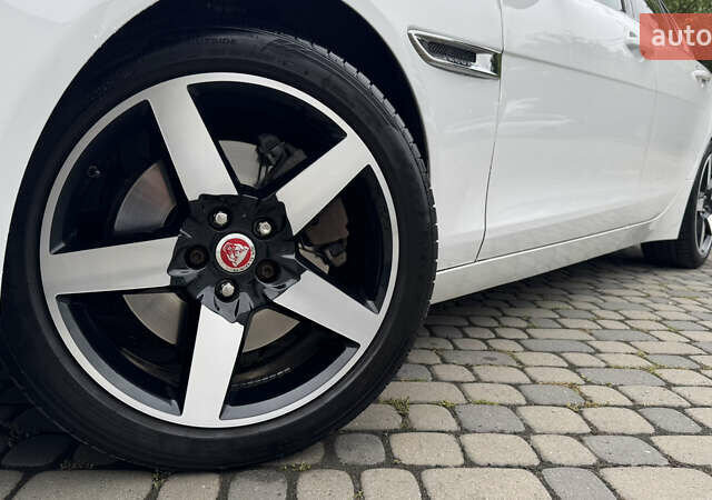 Белый Ягуар XE, объемом двигателя 2 л и пробегом 137 тыс. км за 16950 $, фото 17 на Automoto.ua